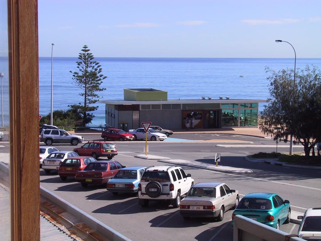 Ocean Beach Backpackers Perth Exterior photo
