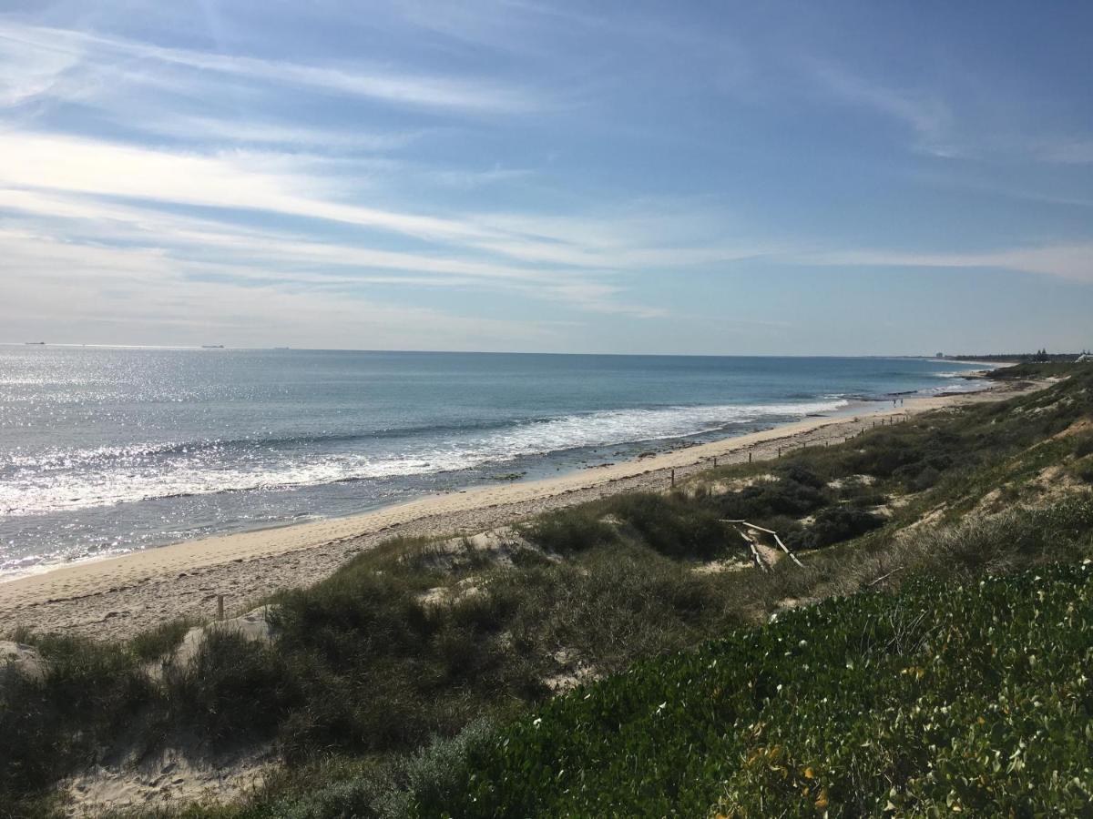 Ocean Beach Backpackers Perth Exterior photo
